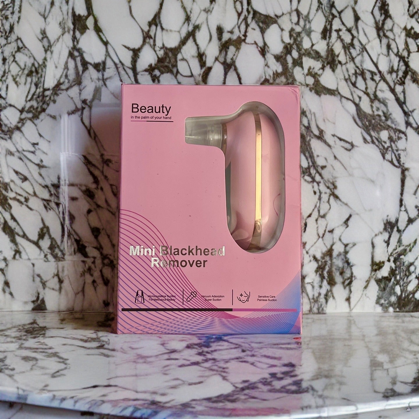 The Lux Glow Skin Care Mini Blackhead Remover is the perfect addition to your skin care beauty tool collection. It reaches deep into the pores with its vacuum-like suction to pull out dirt and bacteria on the top layers of the skin.  The kit includes a charging cable for the ultimate convenience. No batteries required.