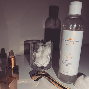 Pure, simple, vegan and cruelty free ingredients make up the refreshing Lux Glow Facial Toner. Toner is the first step to prepping the skin after cleansing. It protects your face and pores against the pollutants that are encountered during the day.