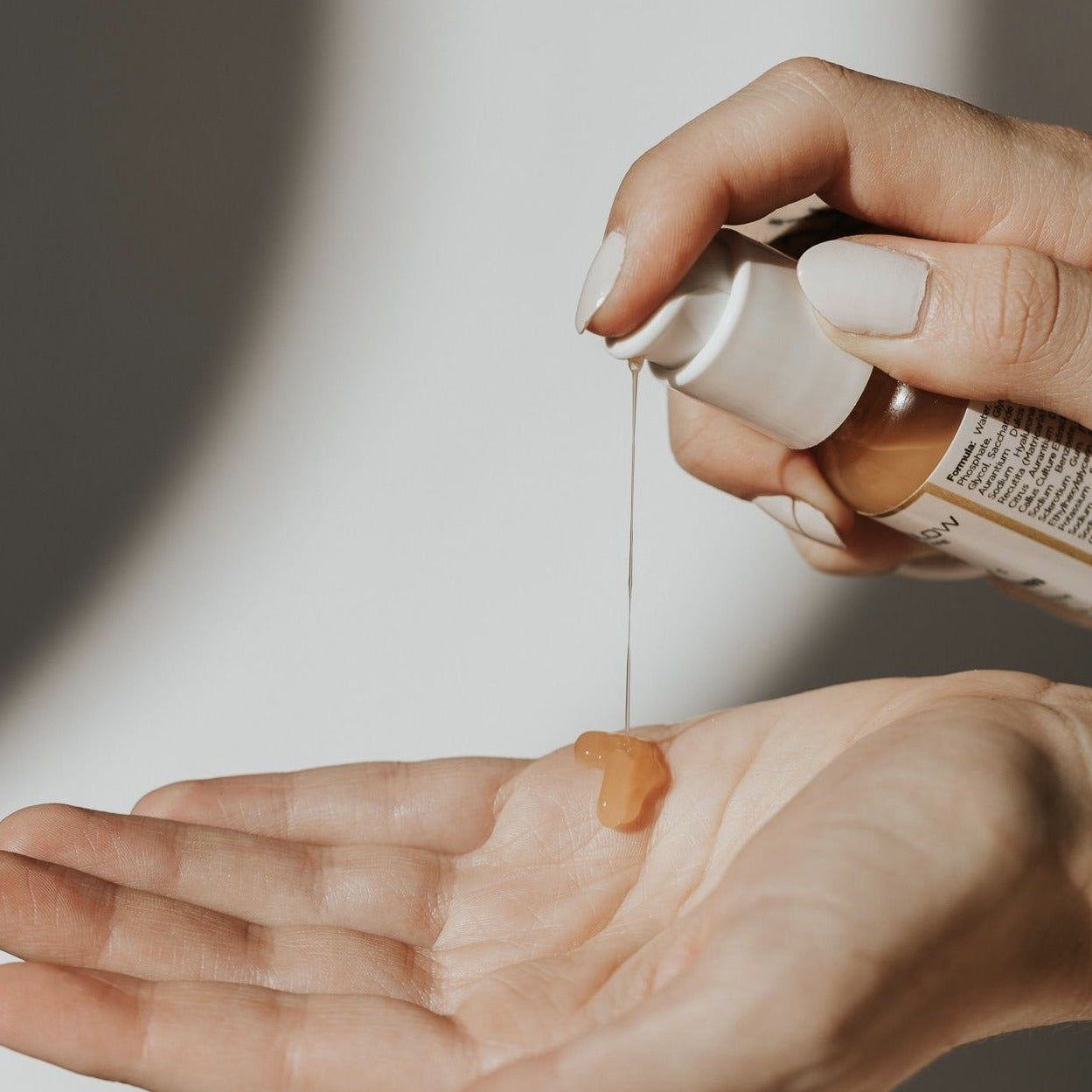 High-Potency Vitamin C Serum for Anti-Aging & Brightening
This rich, citrus-scented Vitamin C Serum is your daily secret to visibly brighter, younger-looking skin. Expertly formulated to target the most common signs of aging, this potent serum delivers dramatic results.

✨ Key Benefits & Results (Focus Keywords)
Reduces Fine Lines & Wrinkles: The advanced formula actively works to smooth the skin's surface, diminishing the appearance of fine lines and wrinkles for a noticeably younger look.